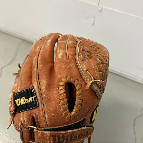 Wilson Signature Model A2124 George Brett Baseball Glove Mitt RHT - Picture 6 of 6